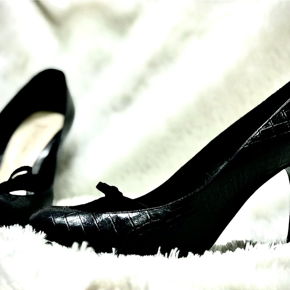 Marc Jacobs black alligator pumps